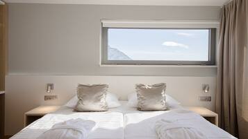 Comfort Double or Twin Room | Desk, laptop workspace, free WiFi, bed sheets