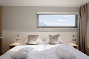 Quarto casal ou duplo conforto | Escrivaninha, espaço de trabalho para notebook, Wi-Fi de cortesia