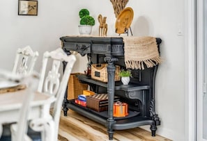 Interior - Stunning New Horse and Hare Inn (Murphys)