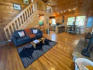 TV, fireplace - Blue Moon in Blue Ridge (Blue Ridge)