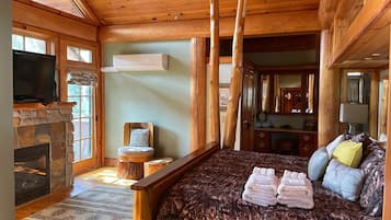 Luxury Chalet | 3 bedrooms, iron/ironing board, free WiFi, bed sheets