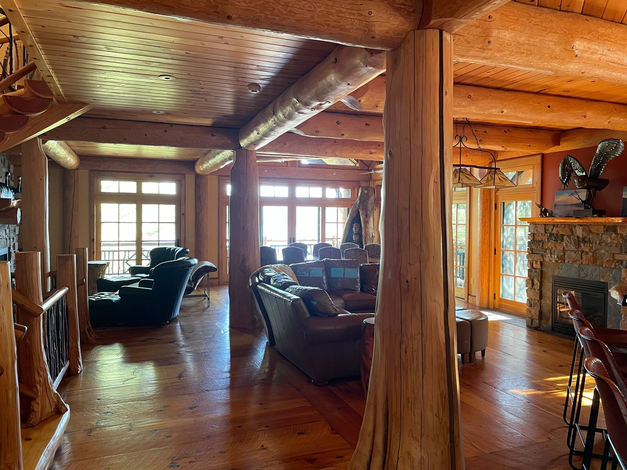 Luxury Chalet | Living area | 50-inch TV with cable channels