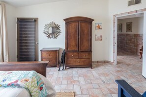 8 chambres, lit de bébé portatif, Wi-Fi, literie fournie