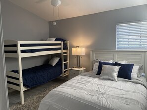 2 chambres, fer et planche à repasser, Wi-Fi, draps fournis