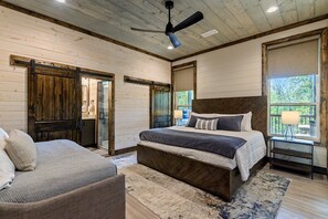 5 bedrooms, iron/ironing board, WiFi, bed sheets