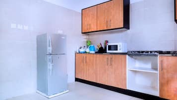 Apartamento | Cozinha privada | Geladeira, micro-ondas, fogão, cooktop