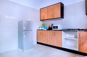 Apartment | Private kitchen | Fridge, microwave, oven, stovetop