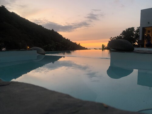 Refurbished Villa Home in gorgeous natural setting