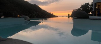 Refurbished Villa Home in gorgeous natural setting