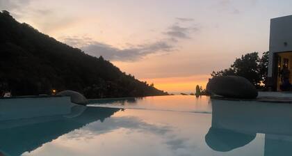 Refurbished Villa Home in gorgeous natural setting