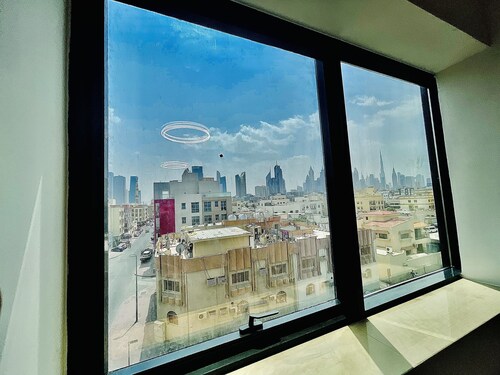 Relaxing, minimal luxurious and safe space vibe in the central area of Dubai.
