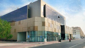 A modern building with a flat roof and a large glass facade. - Relaxing, minimal luxurious and safe space vibe in the central area of Dubai.
 (Dubai)
