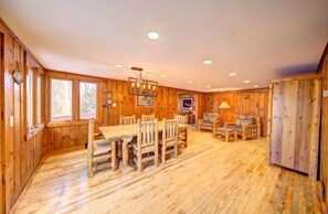 Dining - Pet Friendly Lakefront Cabin
(Tafton)
