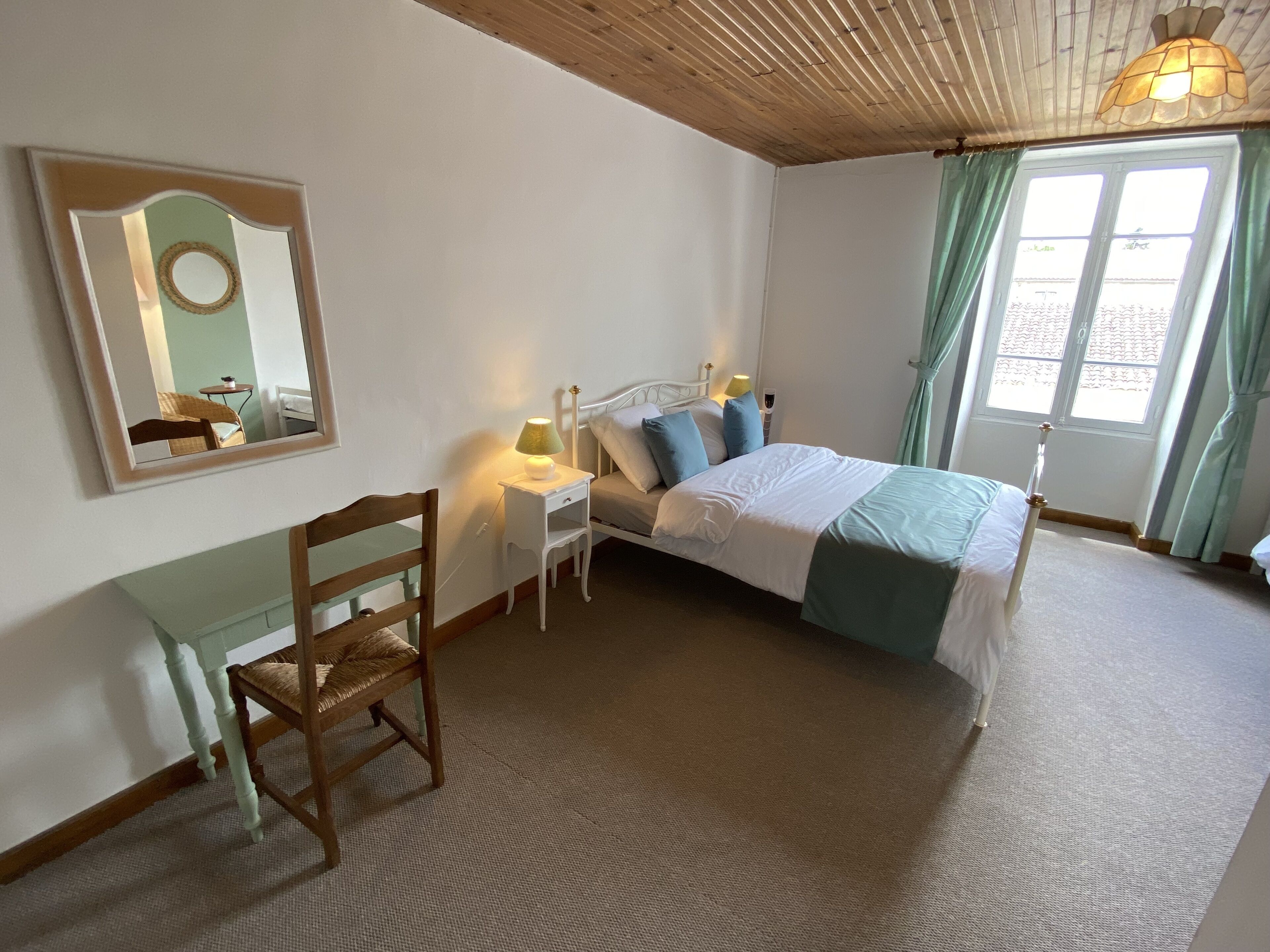 Deluxe Triple Room | Minibar, desk, laptop workspace, free WiFi