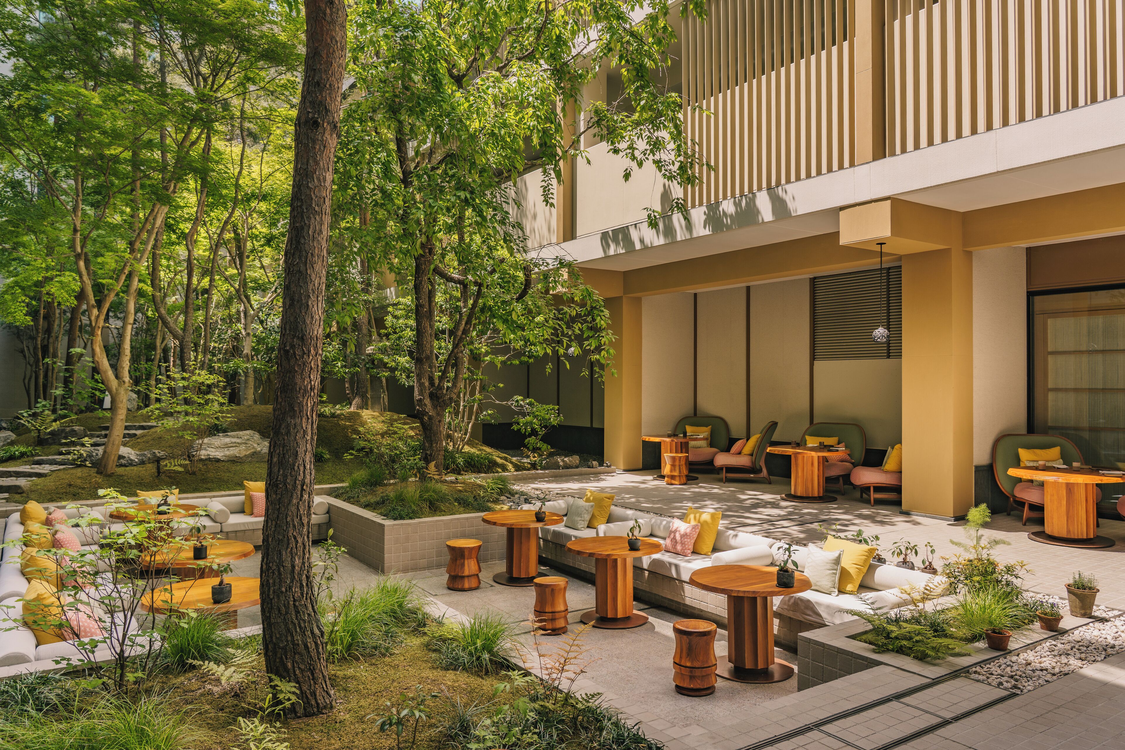 2 間餐廳；供應早餐、午餐和晚餐