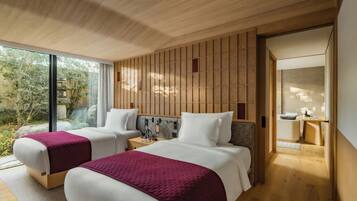 Suite Premier, 2 camas matrimoniales, vista al jardín | Ropa de cama de alta calidad, camas con pillow-top y minibar