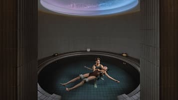 Behandelingskamers voor koppels, een sauna, een bubbelbad, een stoombad