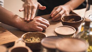 Couples treatment rooms, sauna, hot tub, steam room