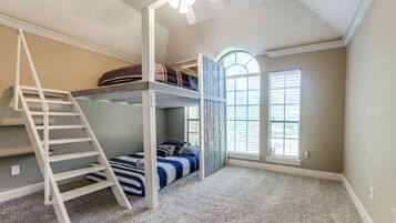 5 Schlafzimmer, Schreibtisch, Bügeleisen/Bügelbrett, kostenloses WLAN