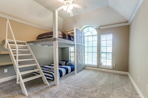 5 camere, una scrivania, ferro/asse da stiro, Wi-Fi gratuito