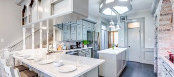 Spacious -5 bed-5ba Golf Course - Lake Access - Pet Friendly - Long-Term Stays  