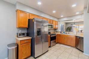 Coffee/tea maker, fridge, microwave, oven