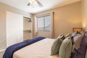 4 bedrooms, travel cot, free WiFi - Heated Pool | King Bed | Firepit | Work Station (Casa Grande)