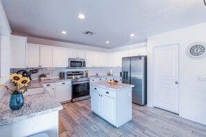Coffee/tea maker, fridge, microwave, oven