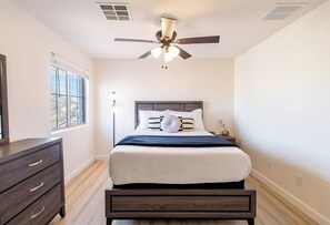 5 bedrooms, travel crib, WiFi (free)