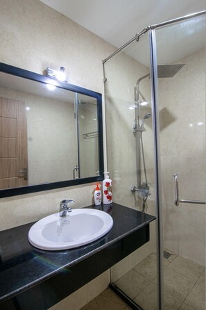 Senior Double Room | Bathroom - Diamond Hotel (Ho Chi Minh City)