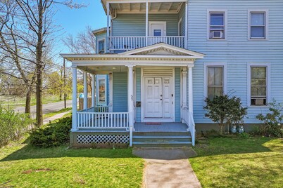 Comfy Seaview 3 bedroom minutes from Yale and the beach