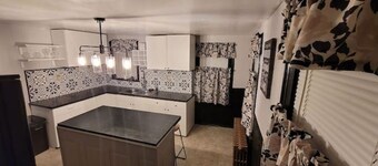 Cozy 3 bedroom minutes from Yale and the beach