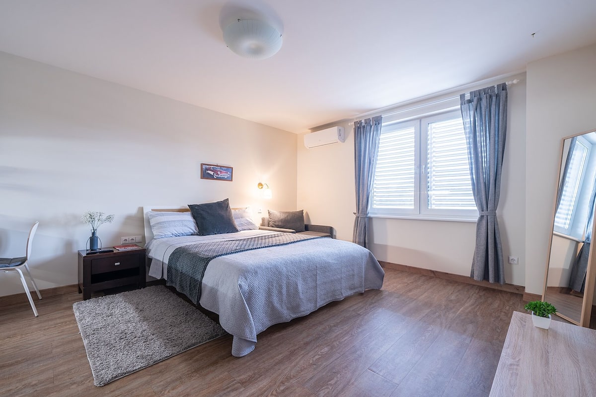 Standard Condo | 1 bedroom, desk, free WiFi