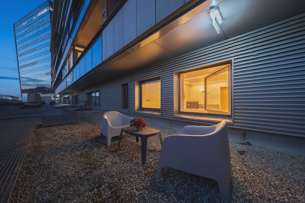 Deluxe Condo | Terrace/patio