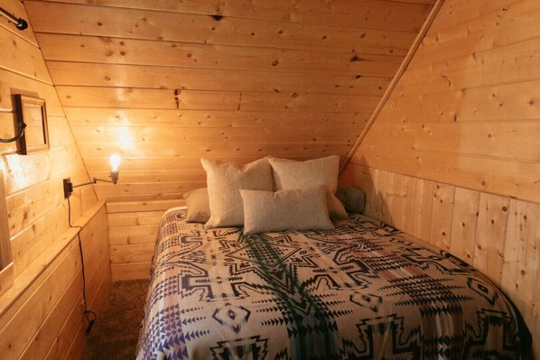 Lit de bébé portatif, accès au Wi-Fi (inclus), literie fournie