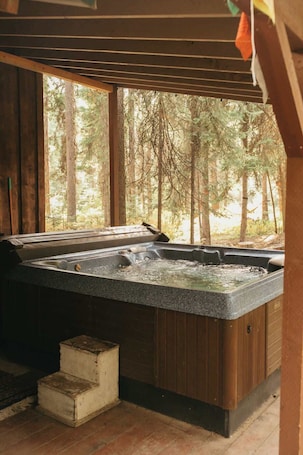 屋外スパ浴槽. McCall Retreat with Hot Tub|Close to Town and Lake