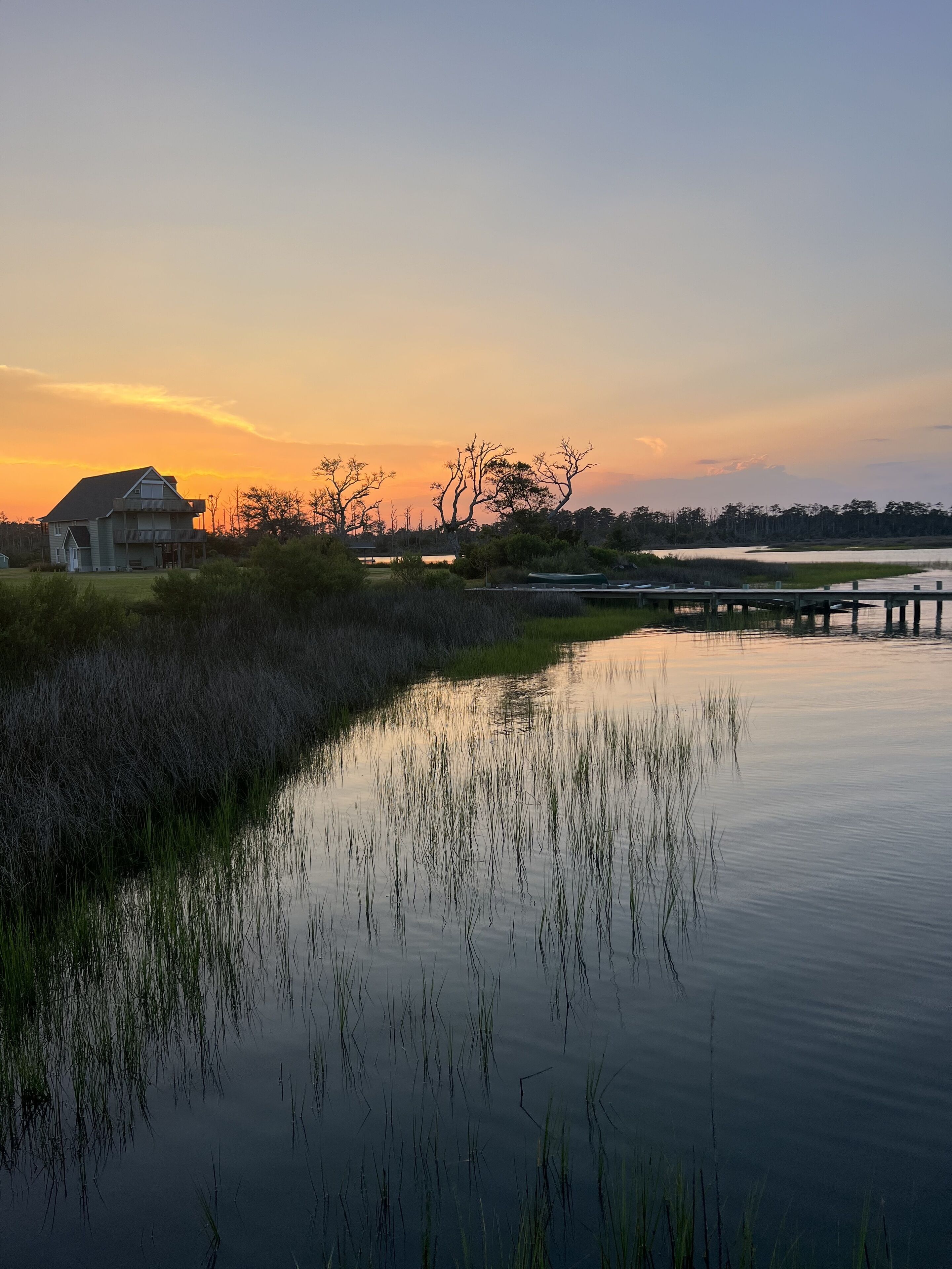 Cozy studio apartment with water access located close to Beaufort and Morehead.