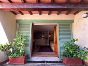 Property grounds - 1 Bedroom Apartment in Rosignano Solvay-Castiglioncello (Rosignano Solvay-Castiglioncello)