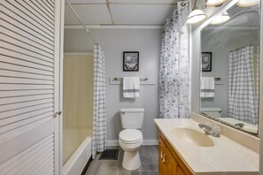 Towels - Central Auburn Apartment w/ Porch: Pets Welcome! (Auburn)