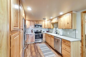 Refrigerador, microondas, placa de cocina, lavavajillas
