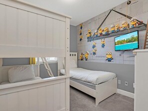 4 bedrooms, iron/ironing board, WiFi, bed sheets