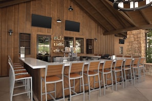 Poolside bar - Sun Outdoors Paso Robles (Paso Robles)