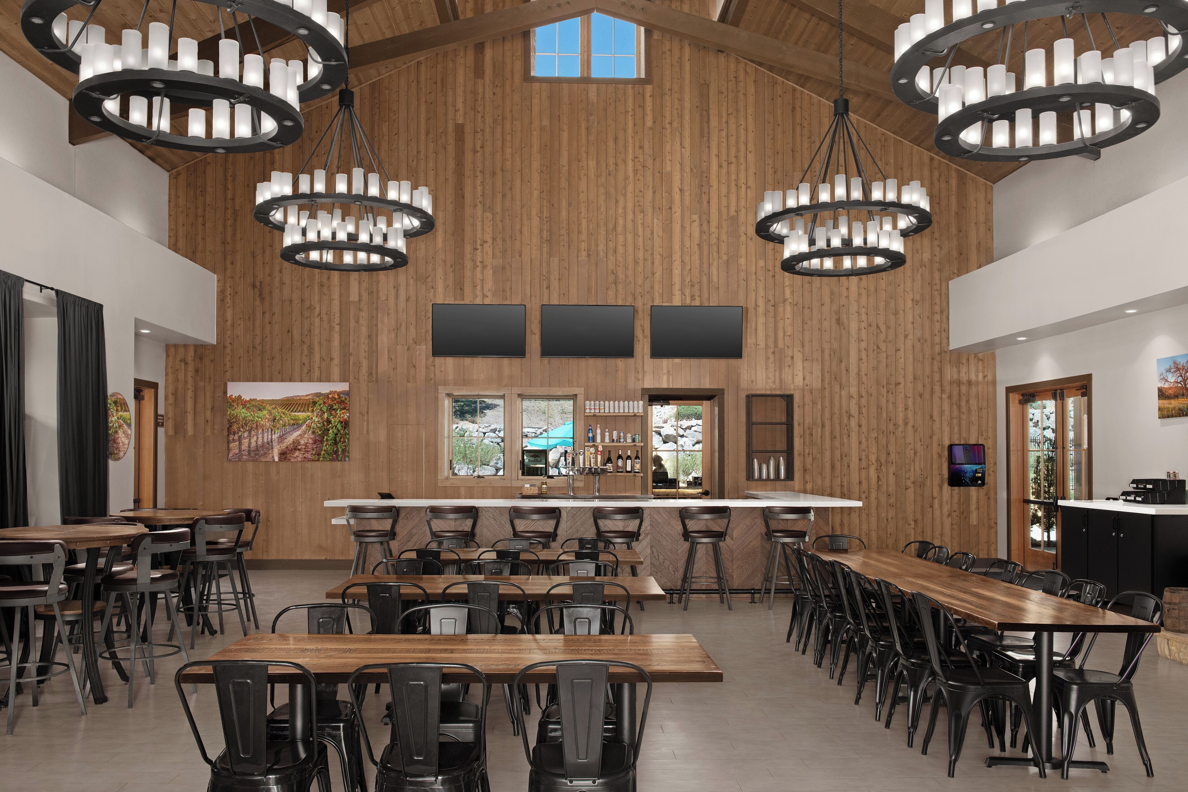 ランチ、ディナーに営業 (プールビュー)