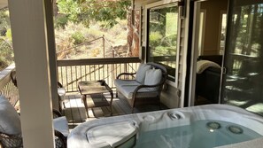 Tina de hidromasaje al aire libre