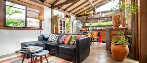 Smart-TV, Kamin, Bücher