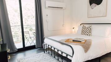 Skrivbord, strykjärn/strykbräda, wi-fi och sängkläder