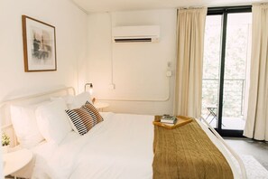 Skrivebord, strykejern/-brett, wi-fi og sengetøy