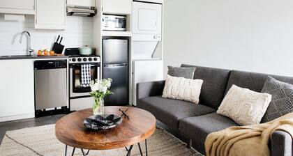 NEW The Camille ATL Skyline Rooftop Cozy