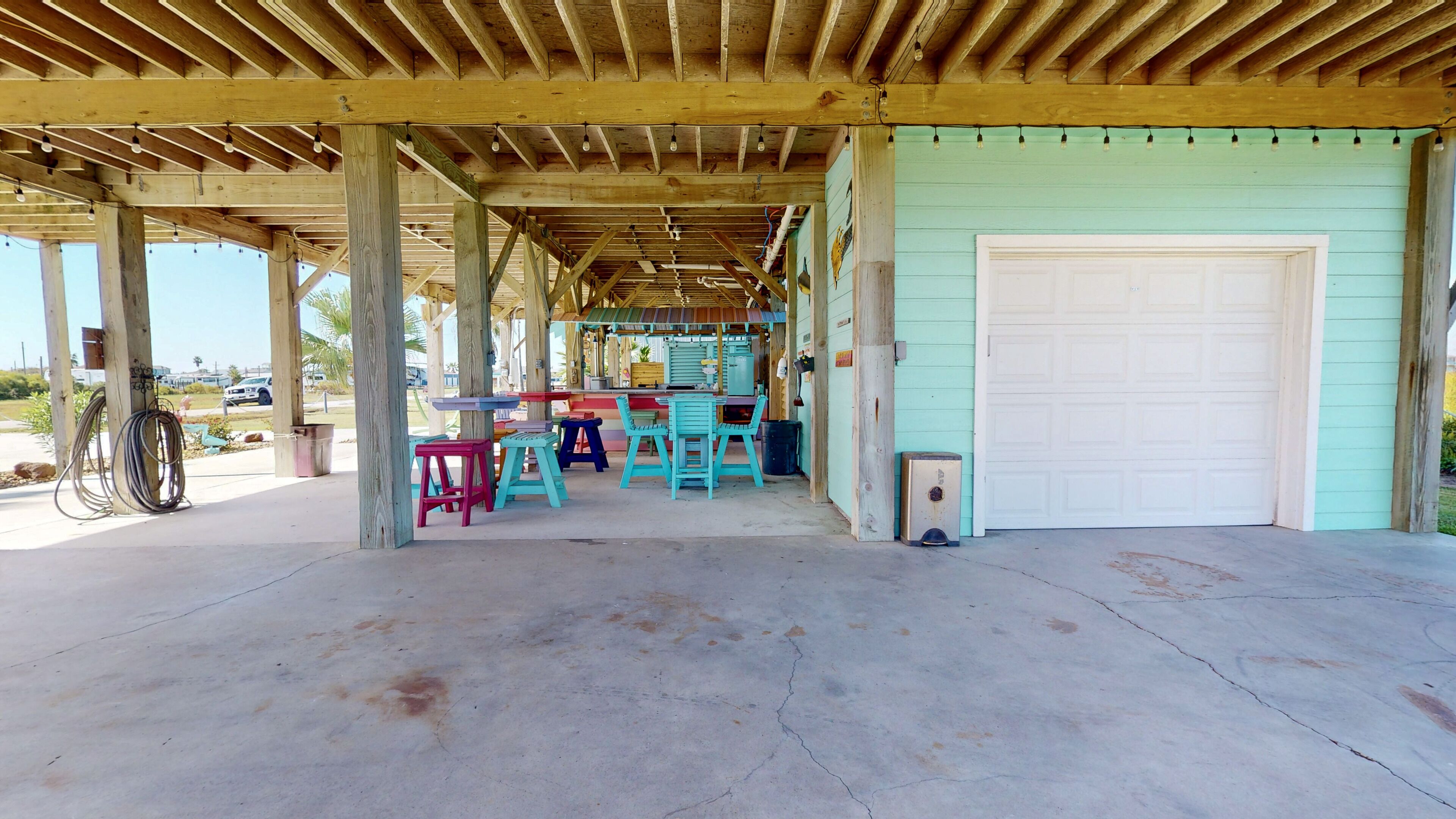 Diamond in the Ruff: 3  BR, 3  BA House in Crystal Beach, Sleeps 10