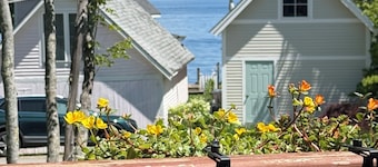 Bayside Cottage: A Cozy Coastal Retreat